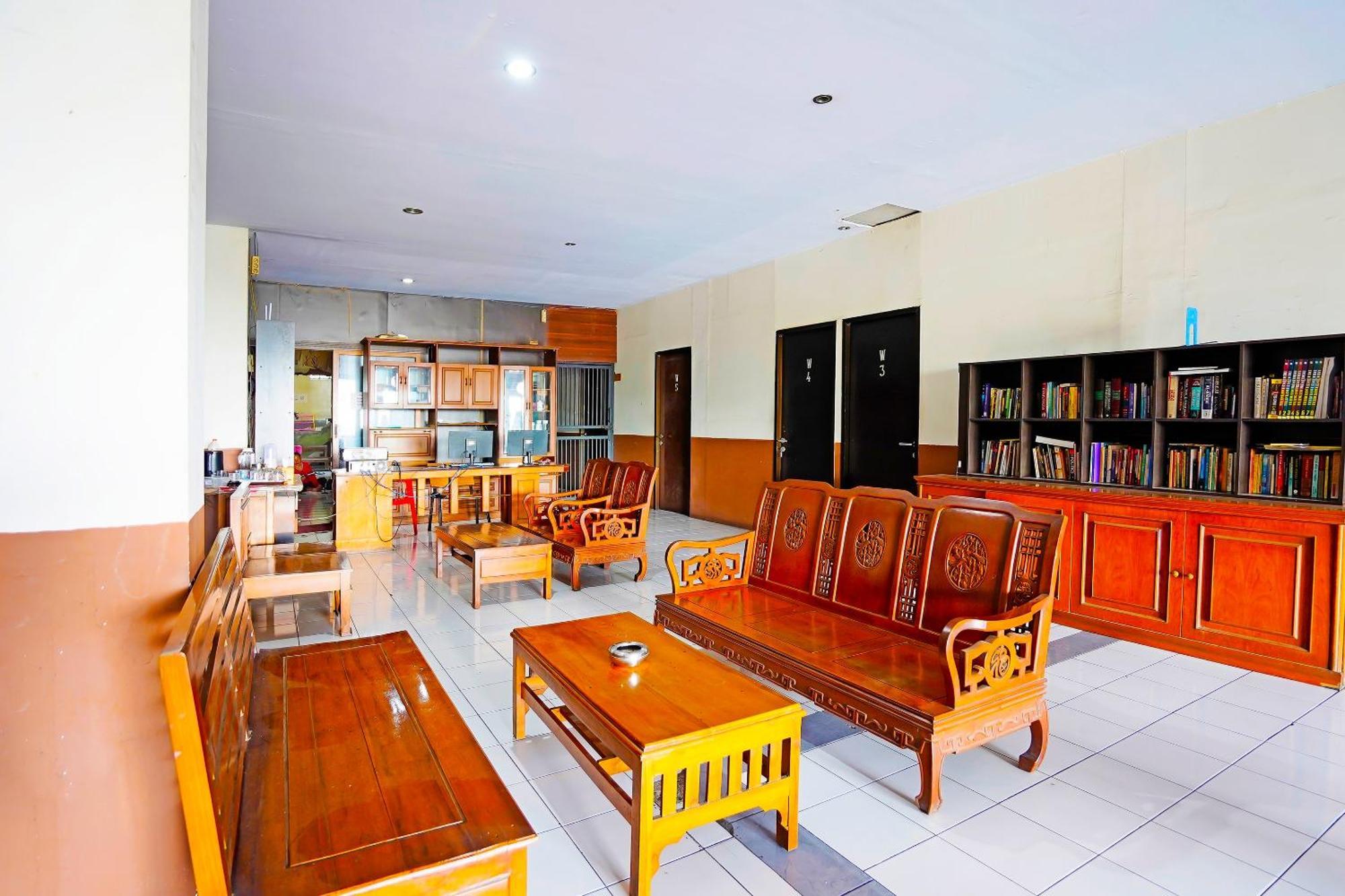 Oyo 91415 De Wijaya Hotel Sidoarjo Esterno foto