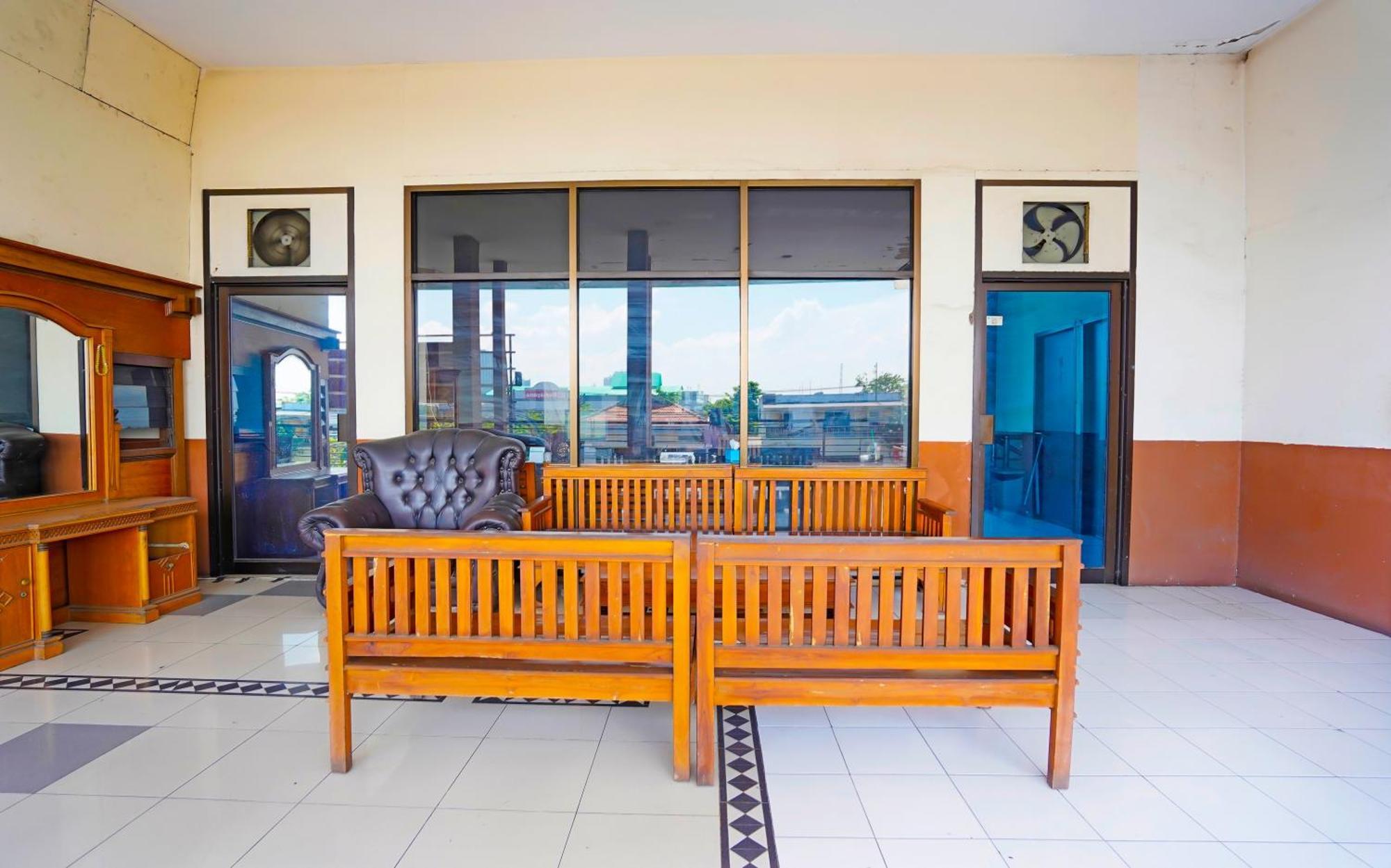 Oyo 91415 De Wijaya Hotel Sidoarjo Esterno foto
